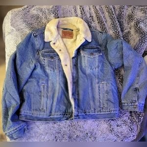 Women Levi's Faux Shearling Trucker Denim Jacket-XL - Fits like a Large